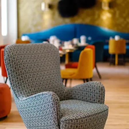 Verlaine Hotel